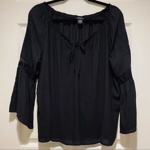 Torrid Blouse Black Crochet  Embroidery Bell Sleeve Size 00 Witchy Whimsigoth